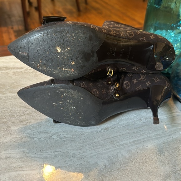 Authentic Louis Vuitton Monogram Ankle Boots w Buckles - Picture 5 of 6